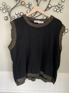 Karen Lessly 2X DESIGNER Very Chic Lux top. A very noble top, black